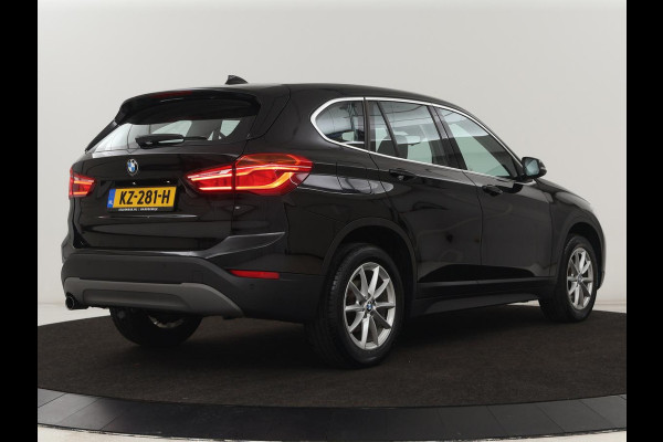 BMW X1 sDrive18i High Executive | Leder | Trekhaak | Harman/Kardon | Stoelverwarming | Head-Up | Full LED | Navigatie | Parkeerhulp | Climate control | Bluetooth