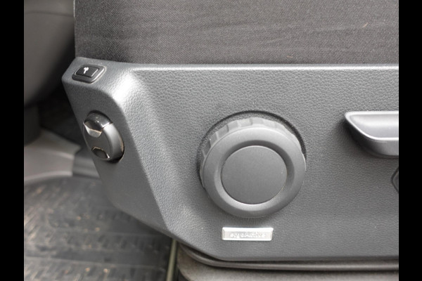 Volkswagen Crafter 177pk Automaat L3H3 L2H2 Highline Airco App-connect ACC Camera Trekhaak