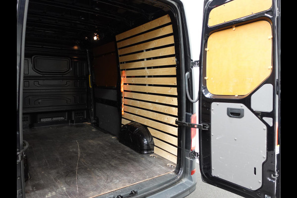Volkswagen Crafter 177pk Automaat L3H3 L2H2 Highline Airco App-connect ACC Camera Trekhaak