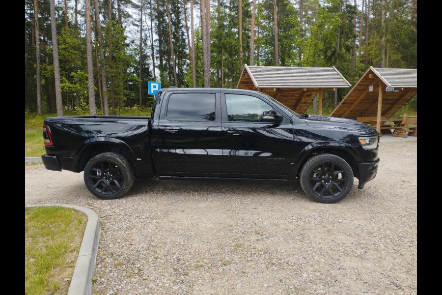 Dodge Ram Ram 1500 Larami Black Edition 5.7 V8 4x4 Crew Cab LPG onderbouw