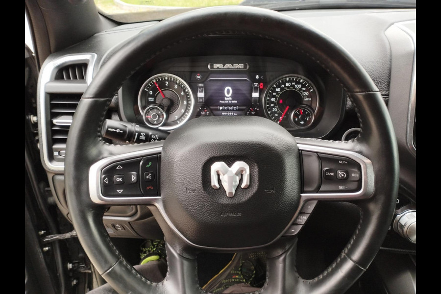 Dodge Ram Ram 1500 Larami Black Edition 5.7 V8 4x4 Crew Cab LPG onderbouw