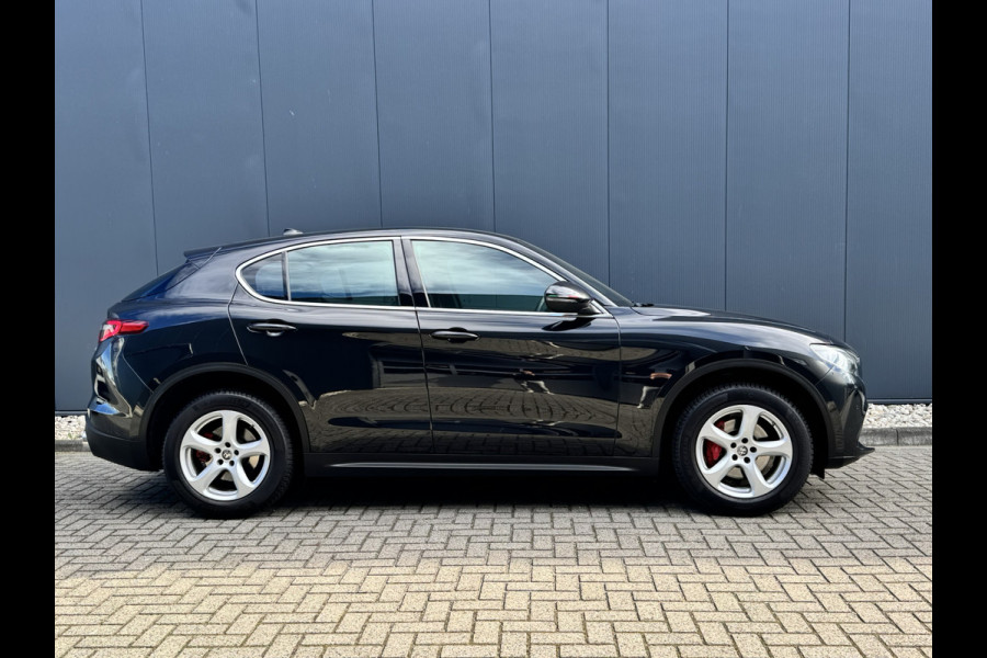 Alfa Romeo Stelvio 2.0T AWD 200pk Super│Veloce interieur│18'' velgen│PDC│Camera│Stoel-stuur verwarmbaar | Trekhaak