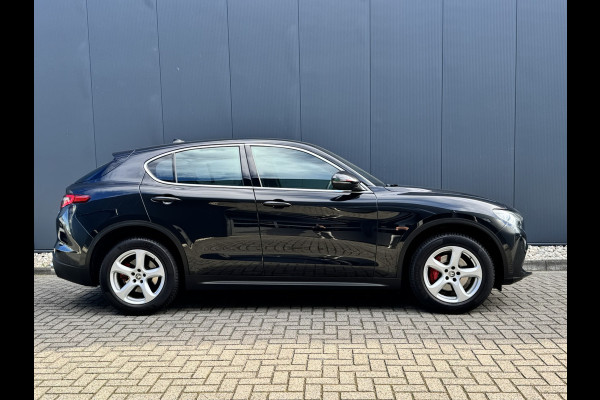 Alfa Romeo Stelvio 2.0T AWD 200pk Super│Veloce interieur│18'' velgen│PDC│Camera│Stoel-stuur verwarmbaar | Trekhaak