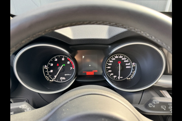 Alfa Romeo Stelvio 2.0T AWD 200pk Super│Veloce interieur│18'' velgen│PDC│Camera│Stoel-stuur verwarmbaar | Trekhaak