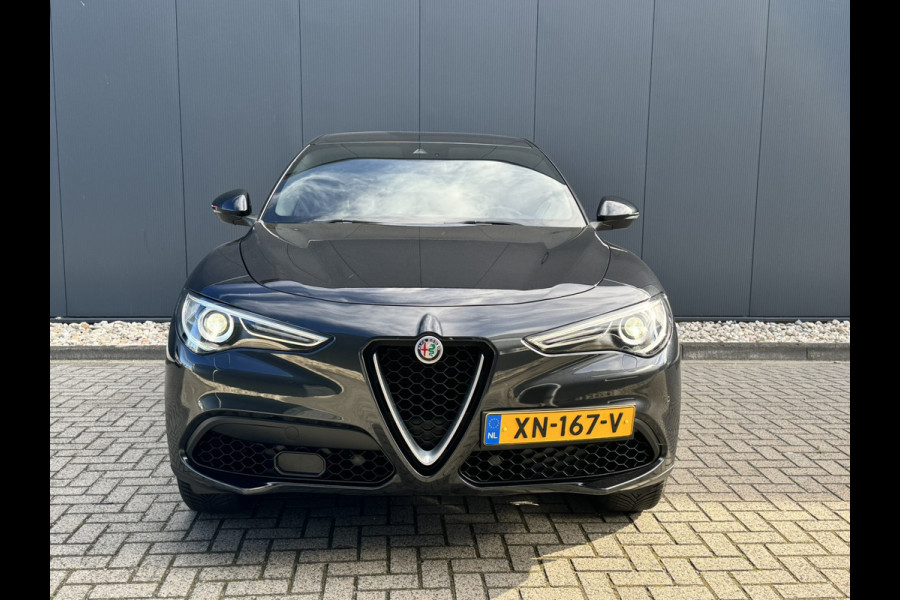 Alfa Romeo Stelvio 2.0T AWD 200pk Super│Veloce interieur│18'' velgen│PDC│Camera│Stoel-stuur verwarmbaar | Trekhaak