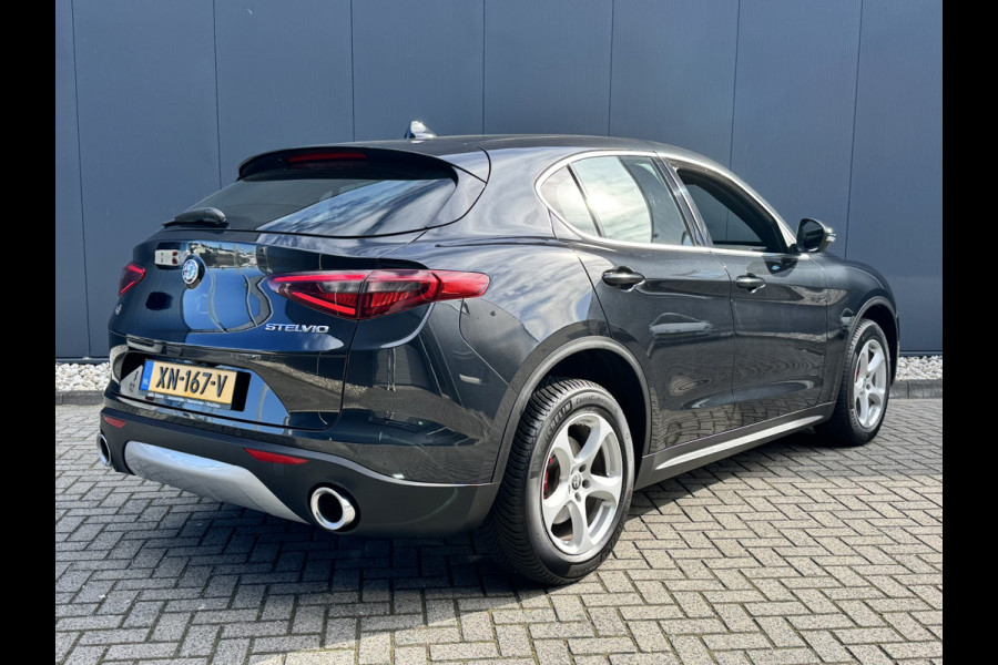 Alfa Romeo Stelvio 2.0T AWD 200pk Super│Veloce interieur│18'' velgen│PDC│Camera│Stoel-stuur verwarmbaar | Trekhaak
