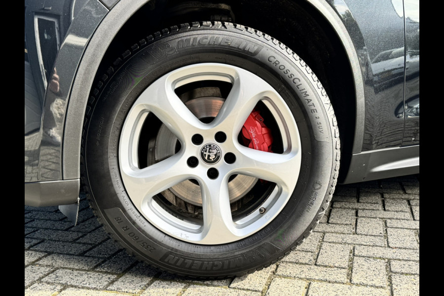 Alfa Romeo Stelvio 2.0T AWD 200pk Super│Veloce interieur│18'' velgen│PDC│Camera│Stoel-stuur verwarmbaar | Trekhaak