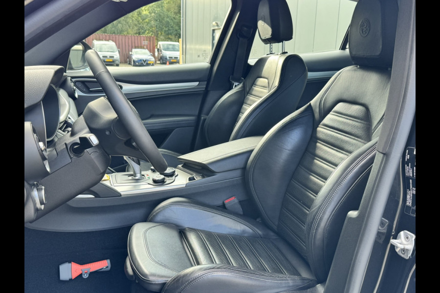 Alfa Romeo Stelvio 2.0T AWD 200pk Super│Veloce interieur│18'' velgen│PDC│Camera│Stoel-stuur verwarmbaar | Trekhaak