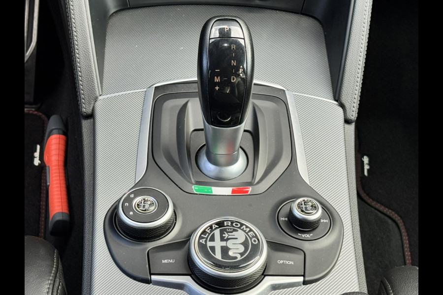 Alfa Romeo Stelvio 2.0T AWD 200pk Super│Veloce interieur│18'' velgen│PDC│Camera│Stoel-stuur verwarmbaar | Trekhaak