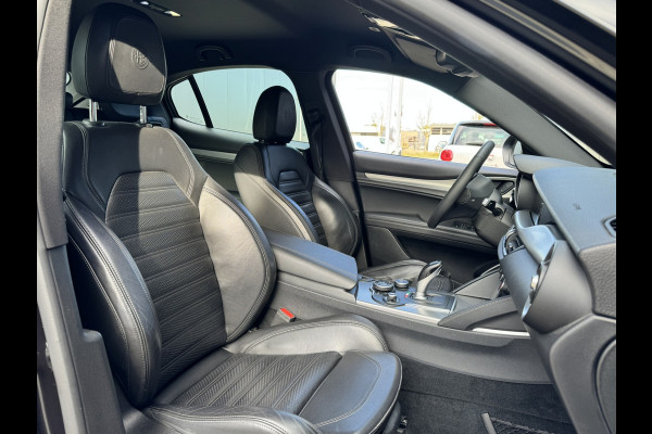 Alfa Romeo Stelvio 2.0T AWD 200pk Super│Veloce interieur│18'' velgen│PDC│Camera│Stoel-stuur verwarmbaar | Trekhaak