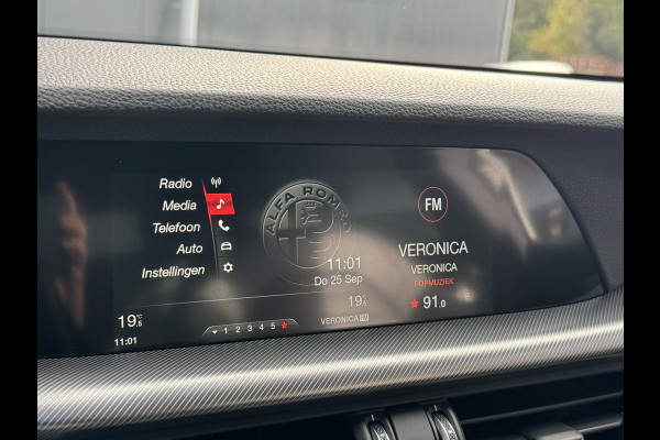 Alfa Romeo Stelvio 2.0T AWD 200pk Super│Veloce interieur│18'' velgen│PDC│Camera│Stoel-stuur verwarmbaar | Trekhaak