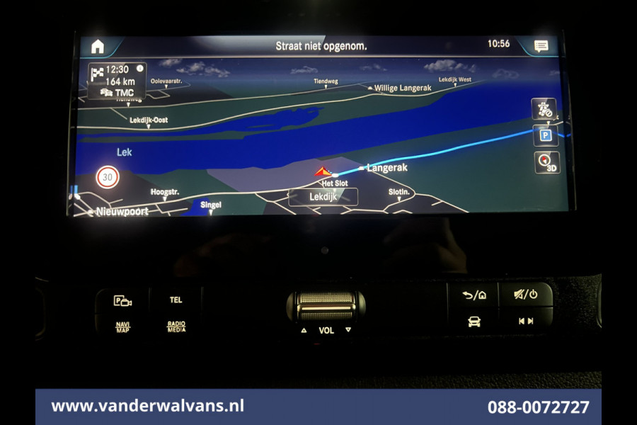 Mercedes-Benz Sprinter 316 CDI 164pk L3H2 Euro6 Airco | Camera | XL Navigatie | Apple Carplay Android Auto, Stoelverwarming, Cruisecontrol, Chauffeursstoel, Parkeersensoren, Bijrijdersbank, 3500kg trekhaak
