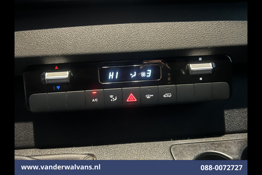 Mercedes-Benz Sprinter 316 CDI 164pk L3H2 Euro6 Airco | Camera | XL Navigatie | Apple Carplay Android Auto, Stoelverwarming, Cruisecontrol, Chauffeursstoel, Parkeersensoren, Bijrijdersbank, 3500kg trekhaak