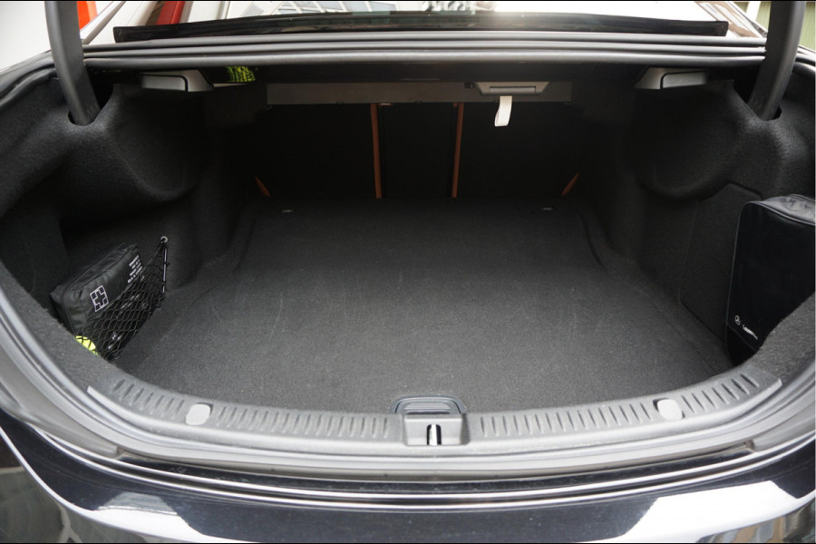 Mercedes-Benz E-Klasse 200 d Business Solution AMG | NL AUTO | 1ste Eigenaar | Dealer onderhouden | Panoramadak | Sfeerverlichting | Leder | 360 camera | Cruise + Lane | Burmester
