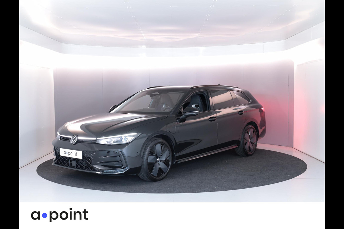 Volkswagen Passat Variant 1.5 eHybrid R-Line Edition 272PK PHEV | Panorama dak | Harman Kardon geluidsinstallatie | Trekhaak | Black style |