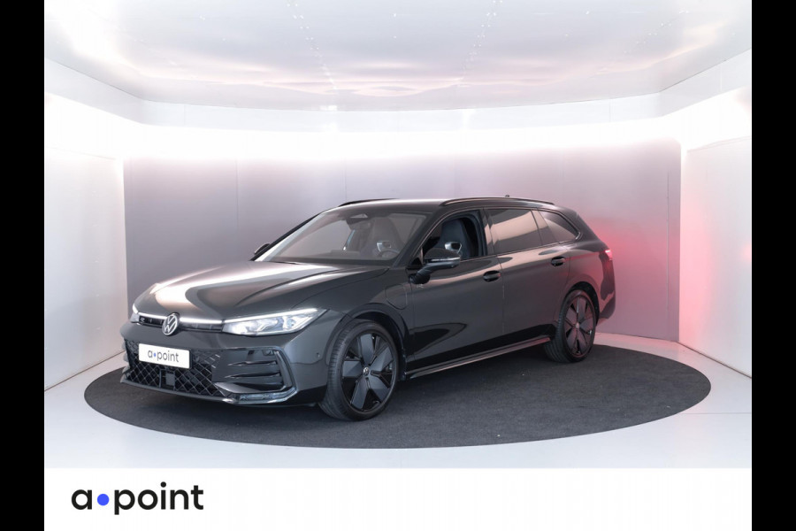 Volkswagen Passat Variant 1.5 eHybrid R-Line Edition 272PK PHEV | Panorama dak | Harman Kardon geluidsinstallatie | Trekhaak | Black style |