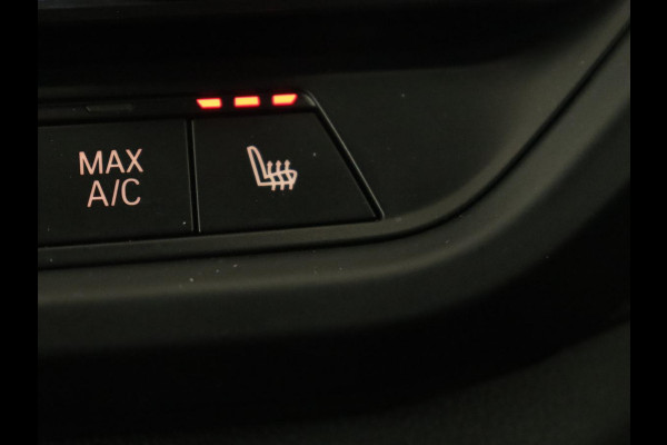 BMW 2 Serie 218i M Sport | Panoramadak | Sportstoelen | Leder | Camera | Carplay | Live Cockpit | Stoelverwarming | Getint glas | Navigatie | Climate control | Full LED