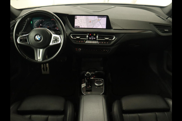 BMW 2 Serie 218i M Sport | Panoramadak | Sportstoelen | Leder | Camera | Carplay | Live Cockpit | Stoelverwarming | Getint glas | Navigatie | Climate control | Full LED