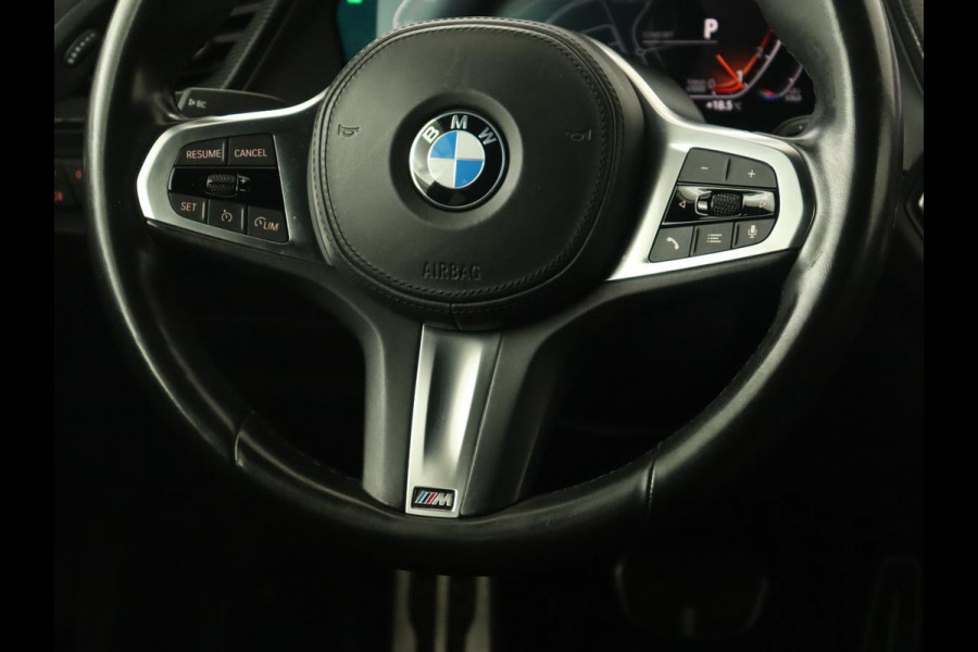 BMW 2 Serie 218i M Sport | Panoramadak | Sportstoelen | Leder | Camera | Carplay | Live Cockpit | Stoelverwarming | Getint glas | Navigatie | Climate control | Full LED
