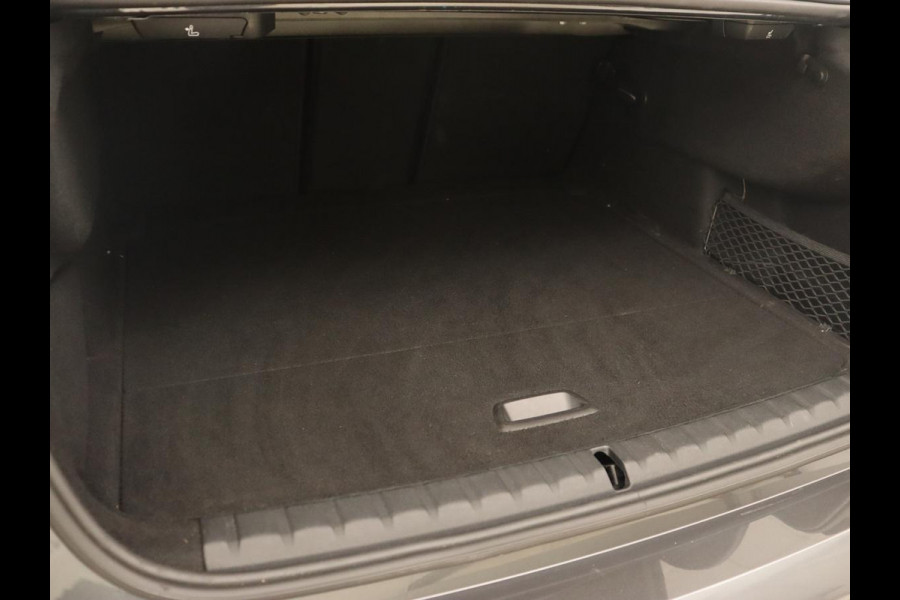 BMW 2 Serie 218i M Sport | Panoramadak | Sportstoelen | Leder | Camera | Carplay | Live Cockpit | Stoelverwarming | Getint glas | Navigatie | Climate control | Full LED