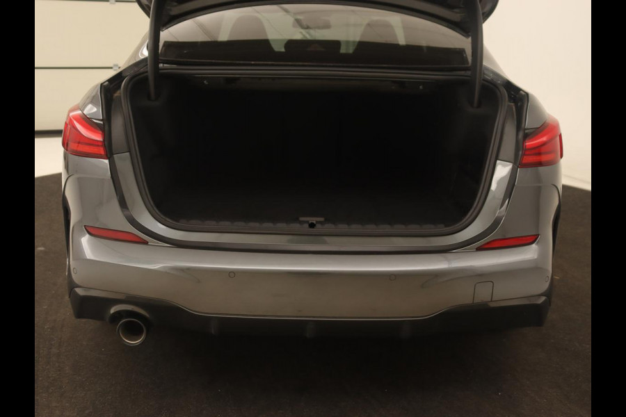 BMW 2 Serie 218i M Sport | Panoramadak | Sportstoelen | Leder | Camera | Carplay | Live Cockpit | Stoelverwarming | Getint glas | Navigatie | Climate control | Full LED