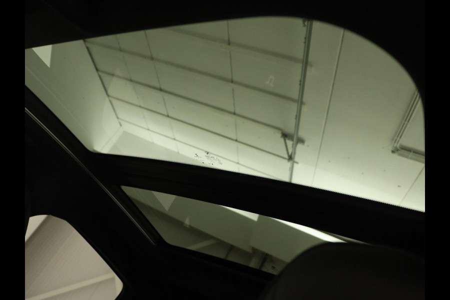 BMW 2 Serie 218i M Sport | Panoramadak | Sportstoelen | Leder | Camera | Carplay | Live Cockpit | Stoelverwarming | Getint glas | Navigatie | Climate control | Full LED