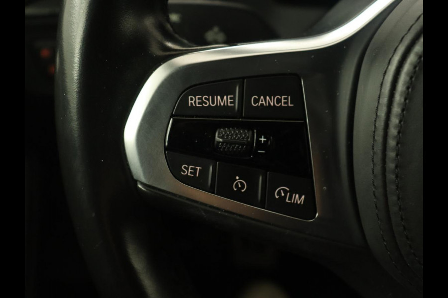 BMW 2 Serie 218i M Sport | Panoramadak | Sportstoelen | Leder | Camera | Carplay | Live Cockpit | Stoelverwarming | Getint glas | Navigatie | Climate control | Full LED