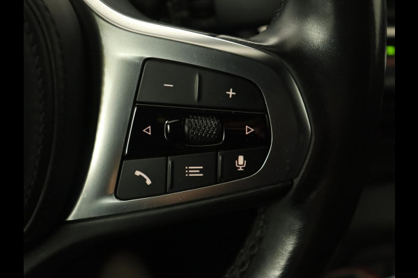 BMW 2 Serie 218i M Sport | Panoramadak | Sportstoelen | Leder | Camera | Carplay | Live Cockpit | Stoelverwarming | Getint glas | Navigatie | Climate control | Full LED