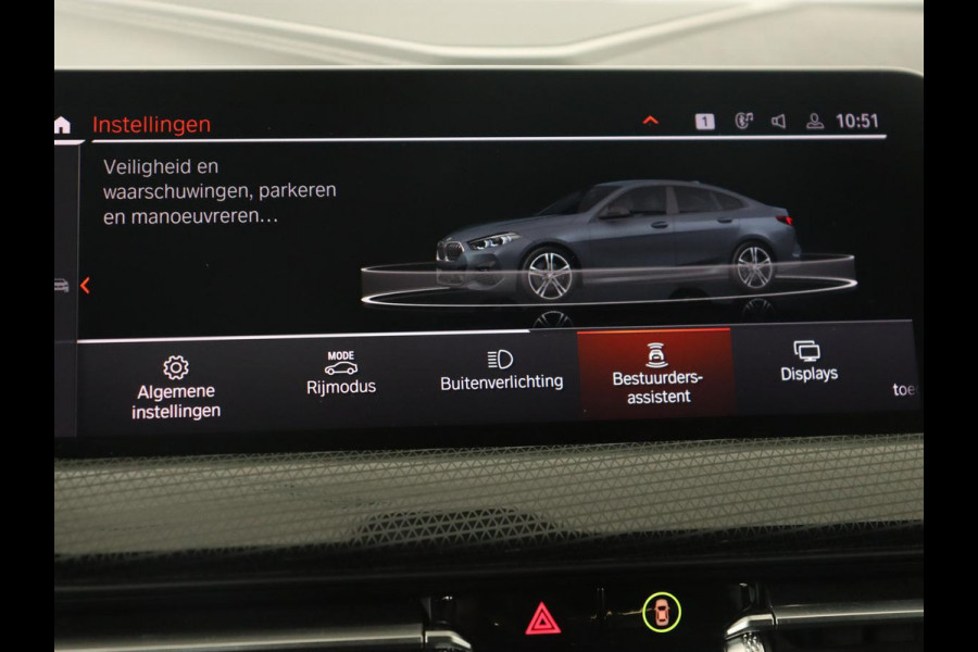 BMW 2 Serie 218i M Sport | Panoramadak | Sportstoelen | Leder | Camera | Carplay | Live Cockpit | Stoelverwarming | Getint glas | Navigatie | Climate control | Full LED