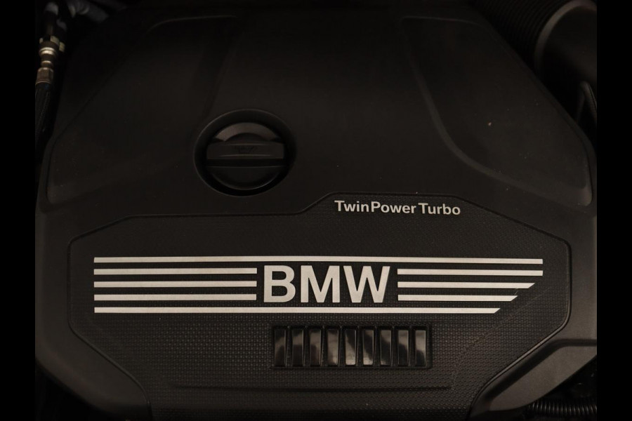 BMW 2 Serie 218i M Sport | Panoramadak | Sportstoelen | Leder | Camera | Carplay | Live Cockpit | Stoelverwarming | Getint glas | Navigatie | Climate control | Full LED