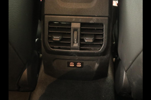 BMW 2 Serie 218i M Sport | Panoramadak | Sportstoelen | Leder | Camera | Carplay | Live Cockpit | Stoelverwarming | Getint glas | Navigatie | Climate control | Full LED