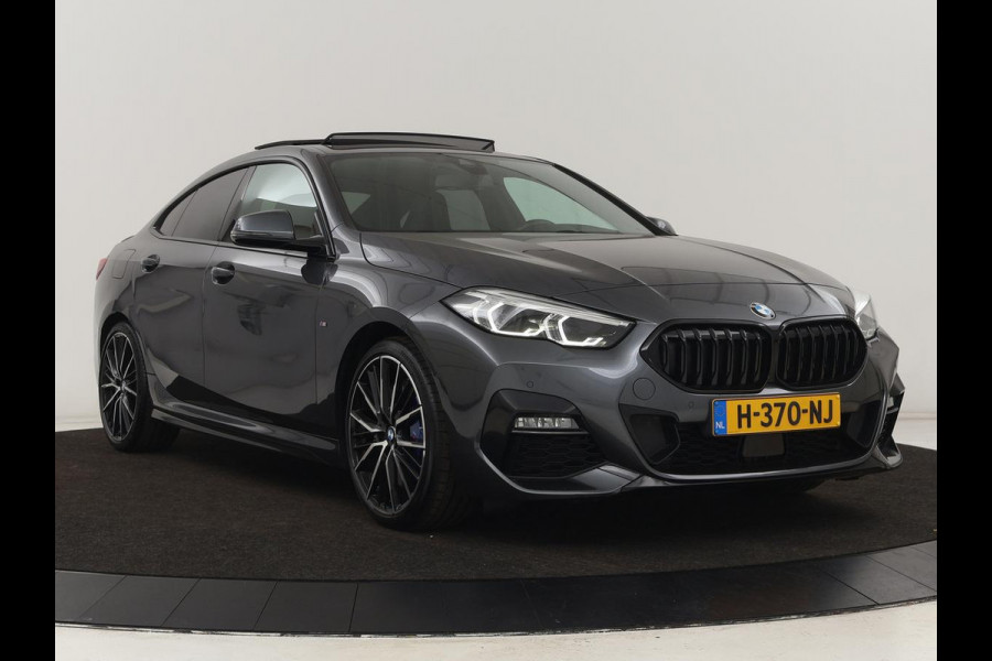BMW 2 Serie 218i M Sport | Panoramadak | Sportstoelen | Leder | Camera | Carplay | Live Cockpit | Stoelverwarming | Getint glas | Navigatie | Climate control | Full LED