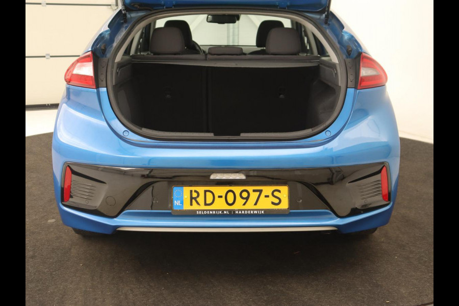 Hyundai IONIQ 1.6 GDi Comfort | Xenon | Carplay | Camera | Adaptive cruise | Keyless | Navigatie | Parkeerhulp | Climate control Hyundai IONIQ 1.6 GDi Comfort | Xenon | Carplay | Camera | Adaptive cruise | Keyless | Navigatie | Parkeerhulp | Climate control