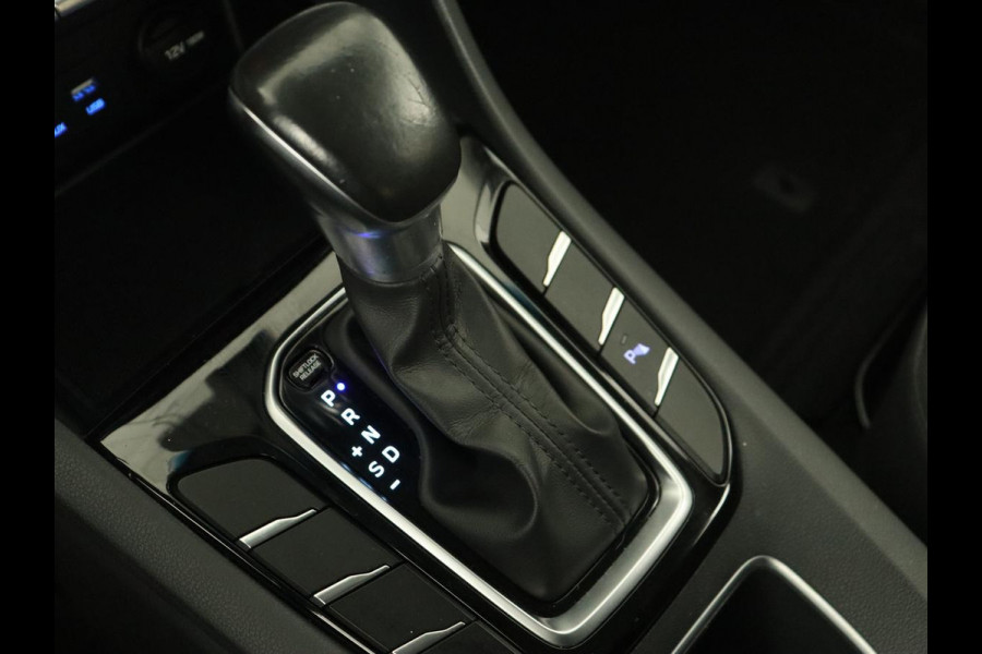 Hyundai IONIQ 1.6 GDi Comfort | Xenon | Carplay | Camera | Adaptive cruise | Keyless | Navigatie | Parkeerhulp | Climate control Hyundai IONIQ 1.6 GDi Comfort | Xenon | Carplay | Camera | Adaptive cruise | Keyless | Navigatie | Parkeerhulp | Climate control
