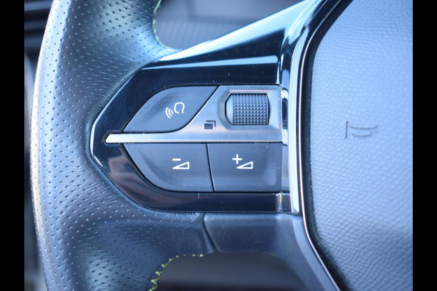 Peugeot 2008 1.2 PureTech GT-Line | Camera + sensoren | Navigatie | Carplay | Cruise control | Climate control