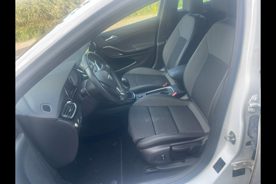 Opel Astra Sports Tourer 1.2 Design & Tech / camera / trekhaak