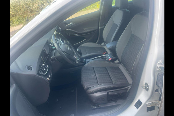 Opel Astra Sports Tourer 1.2 Design & Tech / camera / trekhaak