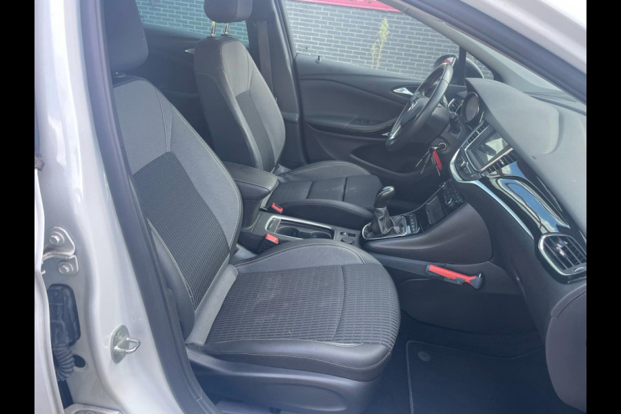 Opel Astra Sports Tourer 1.2 Design & Tech / camera / trekhaak
