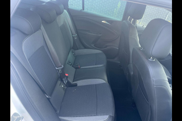 Opel Astra Sports Tourer 1.2 Design & Tech / camera / trekhaak