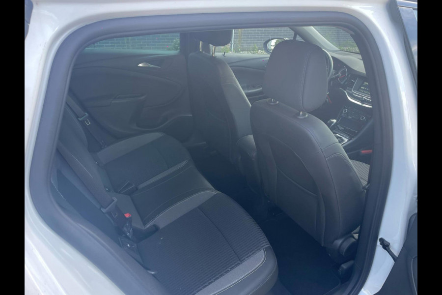 Opel Astra Sports Tourer 1.2 Design & Tech / camera / trekhaak
