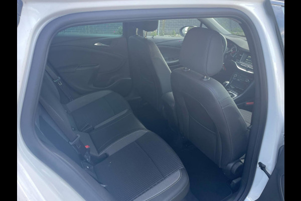 Opel Astra Sports Tourer 1.2 Design & Tech / camera / trekhaak
