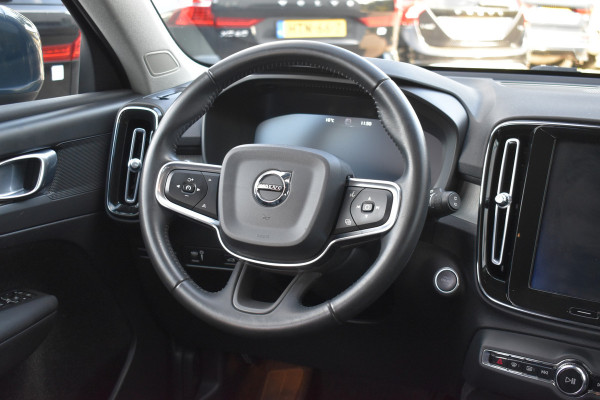 Volvo XC40 T3 163PK Automaat Inscription | Blis | ACC | Leder | 360 camera | Stoelverwarming | 19"LMV