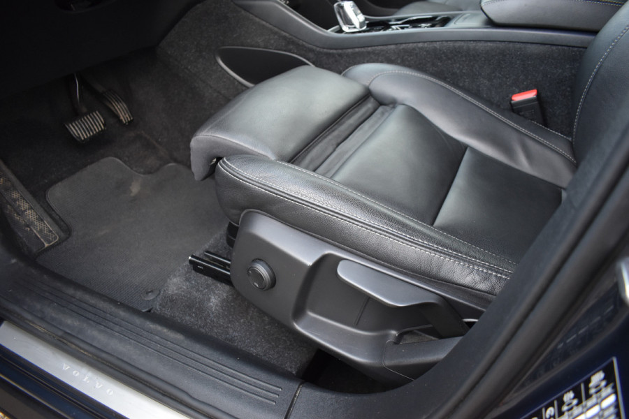 Volvo XC40 T3 163PK Automaat Inscription | Blis | ACC | Leder | 360 camera | Stoelverwarming | 19"LMV