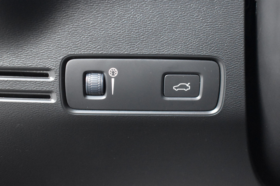 Volvo XC40 T3 163PK Automaat Inscription | Blis | ACC | Leder | 360 camera | Stoelverwarming | 19"LMV