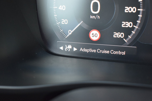 Volvo XC40 T3 163PK Automaat Inscription | Blis | ACC | Leder | 360 camera | Stoelverwarming | 19"LMV