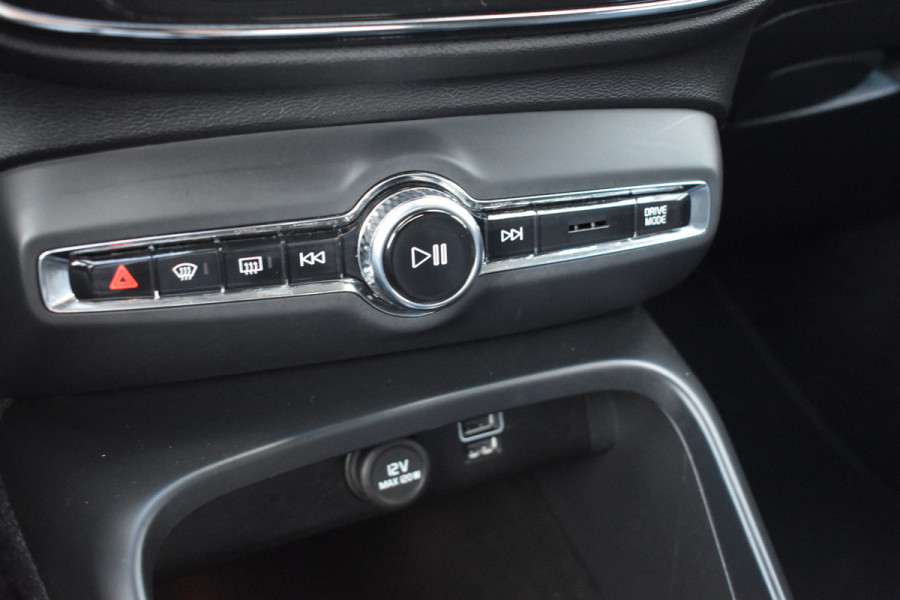 Volvo XC40 T3 163PK Automaat Inscription | Blis | ACC | Leder | 360 camera | Stoelverwarming | 19"LMV