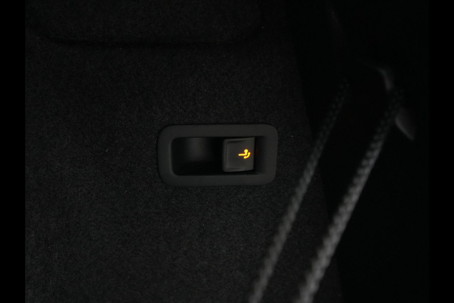 Škoda Karoq 1.5 TSI ACT 150pk DSG Sportline Business Navigatie CantonSound Stoelverwarming Camera Carplay Sideassist