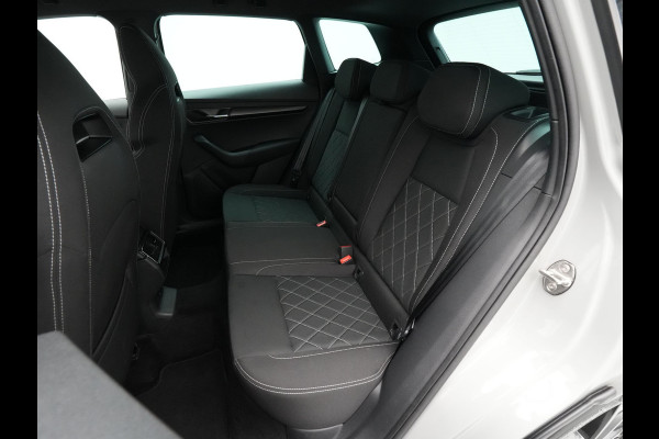 Škoda Karoq 1.5 TSI ACT 150pk DSG Sportline Business Navigatie CantonSound Stoelverwarming Camera Carplay Sideassist