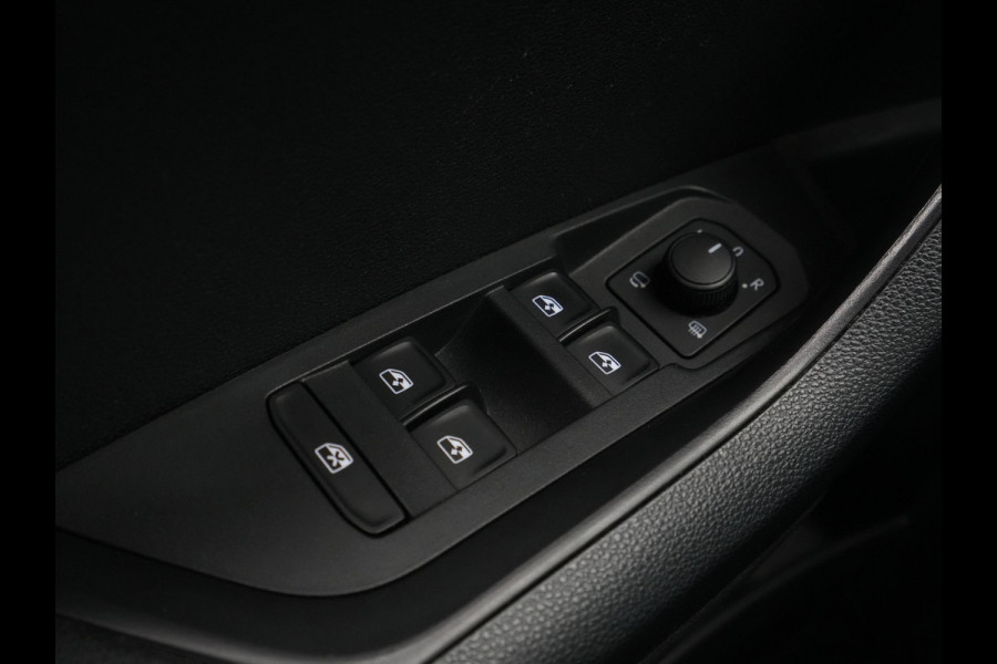 Škoda Karoq 1.5 TSI ACT 150pk DSG Sportline Business Navigatie CantonSound Stoelverwarming Camera Carplay Sideassist