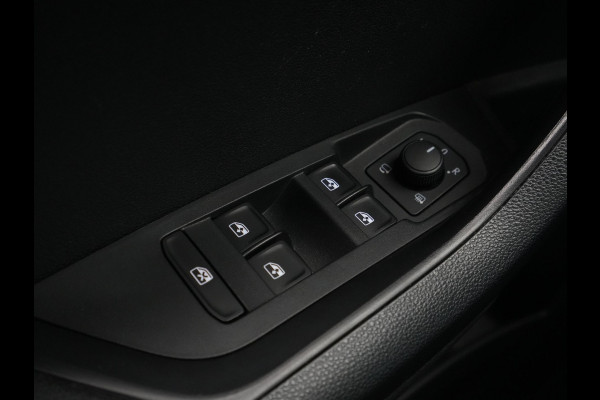 Škoda Karoq 1.5 TSI ACT 150pk DSG Sportline Business Navigatie CantonSound Stoelverwarming Camera Carplay Sideassist
